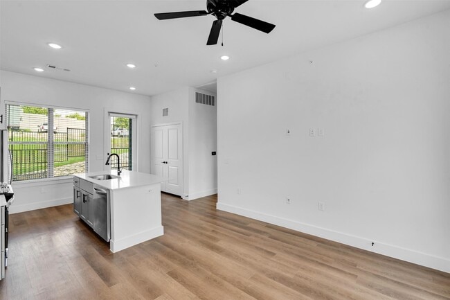 Building Photo - 1800 Collie Ct Rental