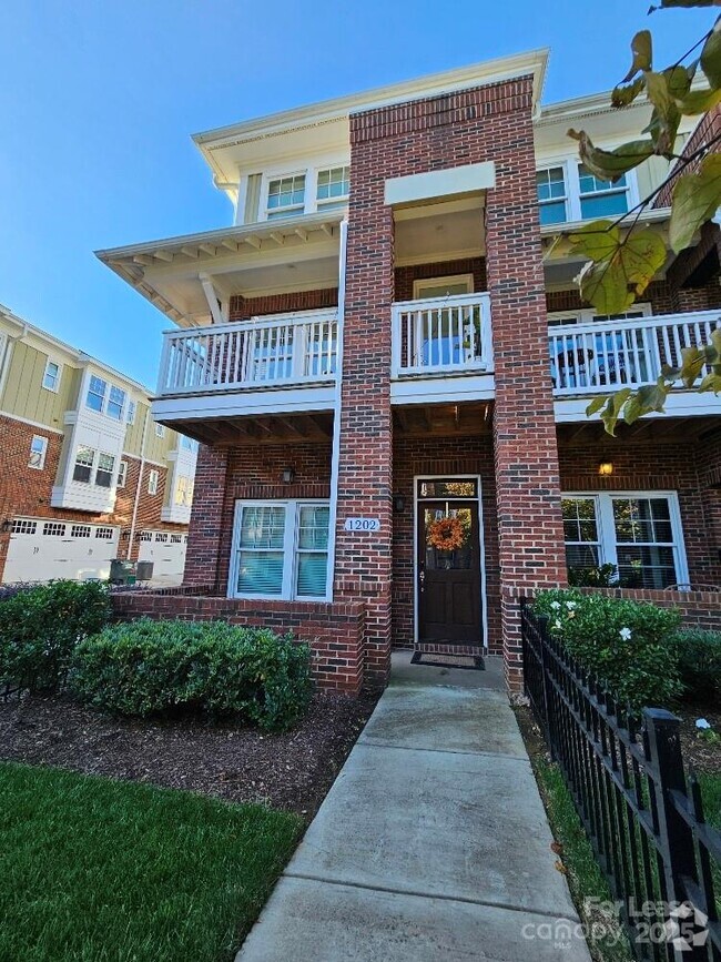 Building Photo - 1202 Macomb Pl Rental