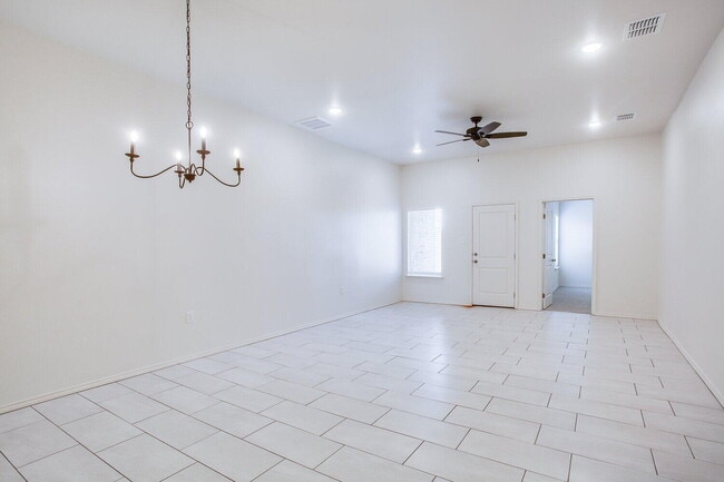 1718 Corpus Ave