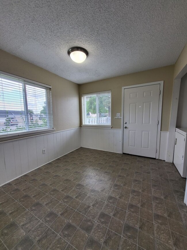 Photo - (2) Bed+Study/(2.5) Bath Townhome w/ Pool Access! Available NOW!