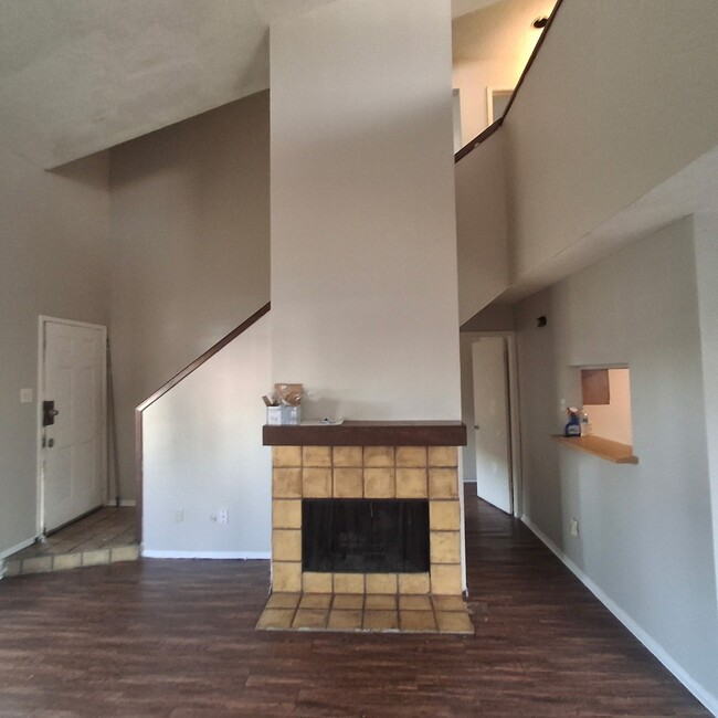 Building Photo - 3523 Tanglewilde St Unit 3523 Rental