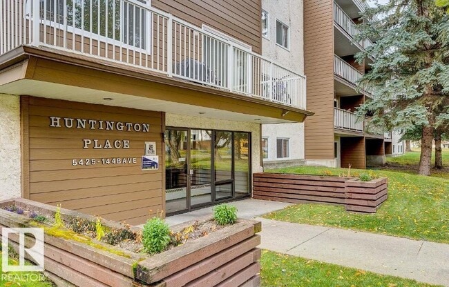 Photo - 5425-144B 144b Ave NW