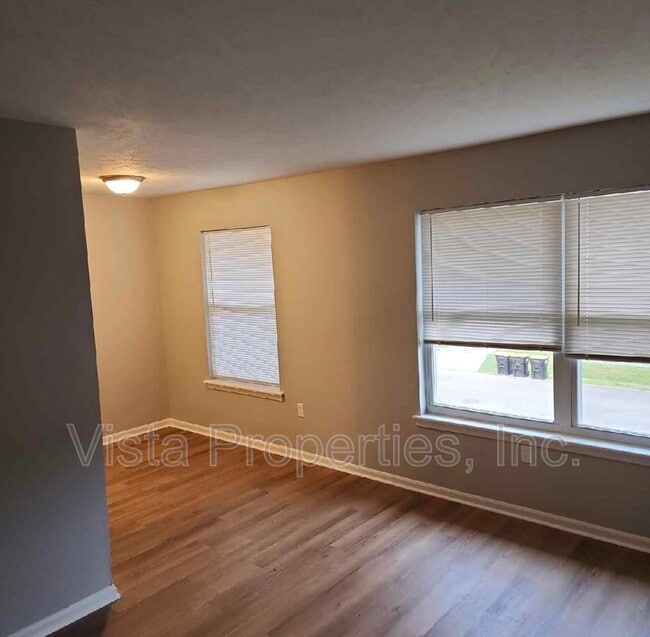 Photo - 4908 Saddlebrook Ln Unit Apt 4