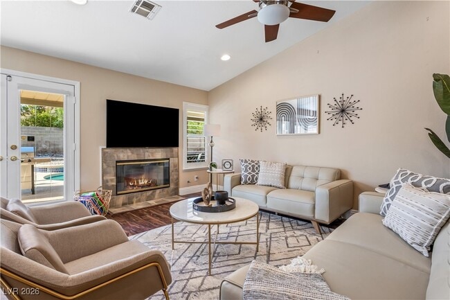 Photo - 905 Buffwood Ave