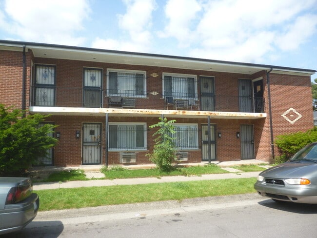 Building Photo - Beautifully updated - Close to Freeways- S... Rental