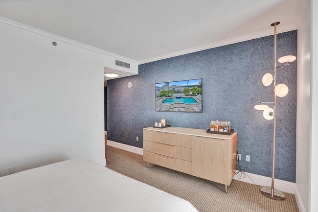 Building Photo - 4390 Collins Ave Unit SI ID1540436P