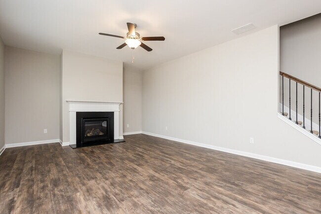 Photo - 383 Lenore Ct