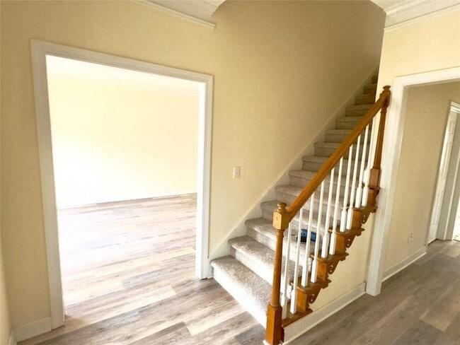 Photo - 219 Deerhill Dr