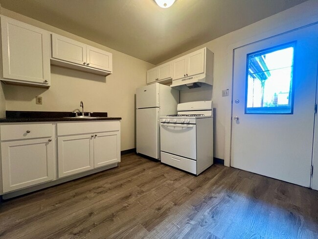 Building Photo - Fantastic Oakland 2Br! Great Location on t... Unit 3528#2
