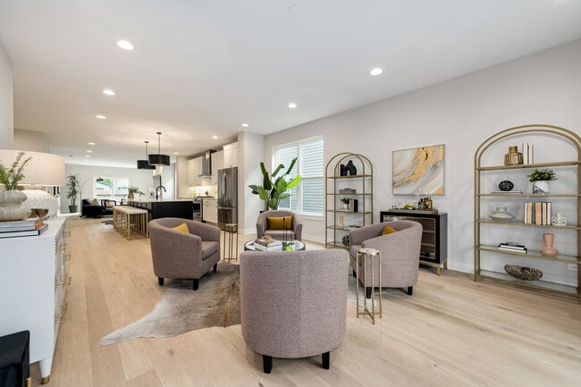 Photo - 1631 N Lawndale Ave Unit 1N