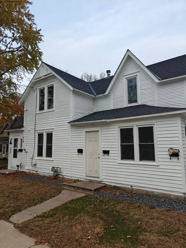 Building Photo - 919 N Elm Ave Unit D