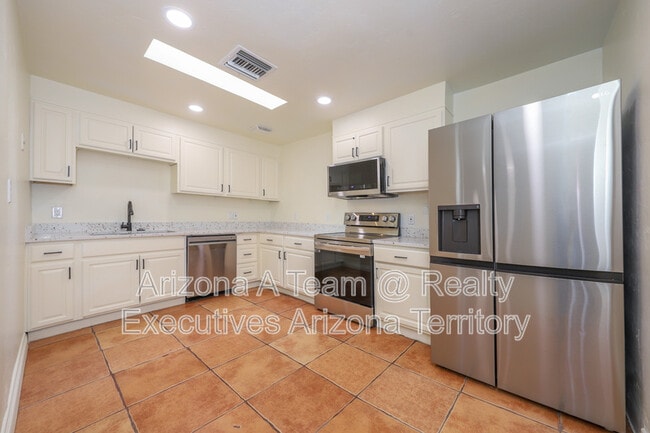 Photo - 1654 N Rosemont Blvd