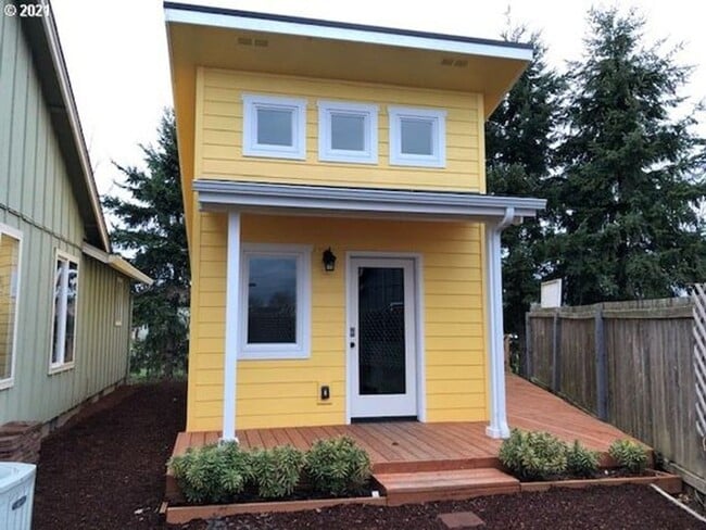 Building Photo - Newer tiny home in Harrisburg, OR!