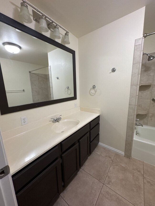Photo - Big 6 Bedroom Single Family Home!!!