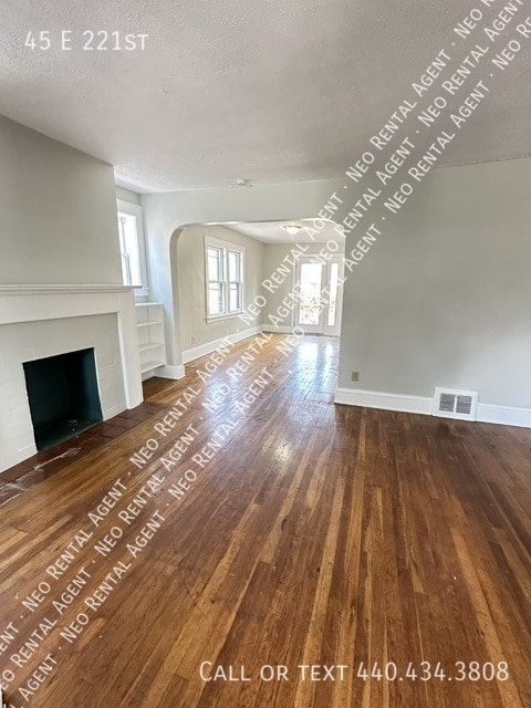Photo - 45 E 221st St