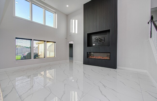 Photo - 16430 Williamstown Dr