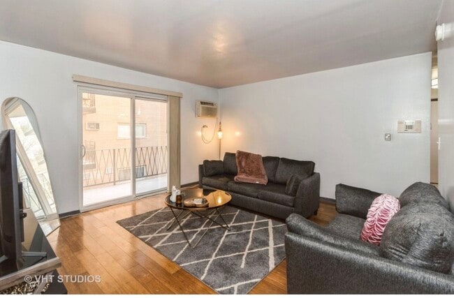 Photo - 7428 Washington St