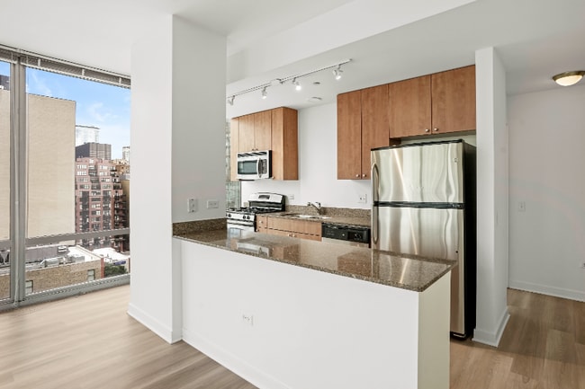 Building Photo - 725 S Clark St Rental