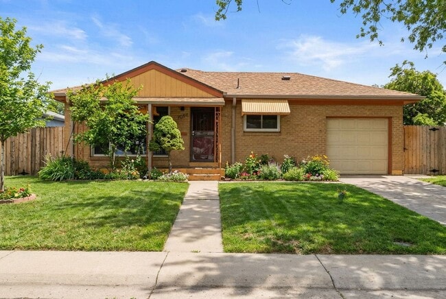 Building Photo - Spacious 5-Bedroom Home with Modern Updates and Natural Light