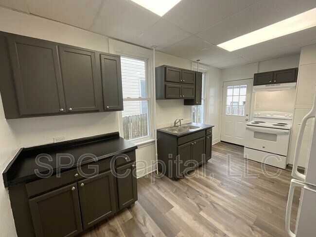 Photo - 650 W College Ave