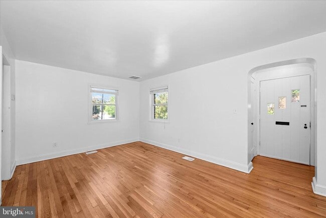 Building Photo - 801 Cox Ave