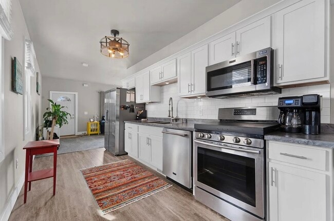 Photo - 1571 Charles St