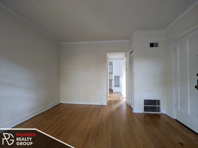 Photo - 2948 N Seminary Ave Unit 1