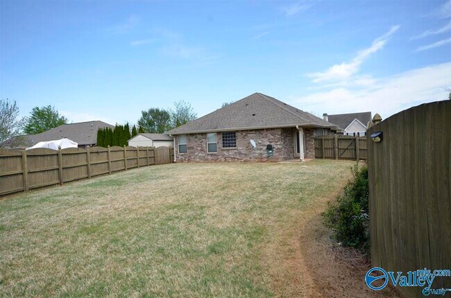 Photo - 702 Willow Shoals Dr SW