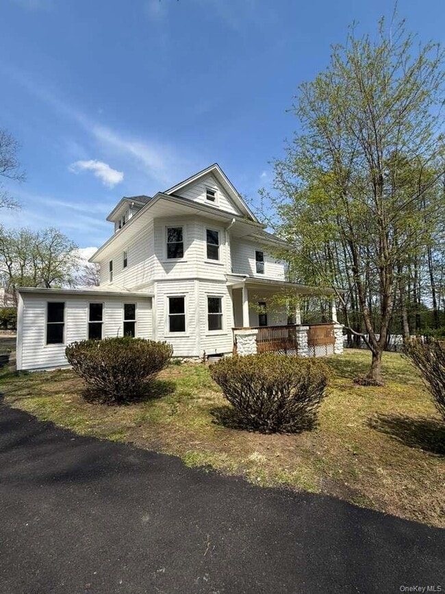 Building Photo - 701 NY-304