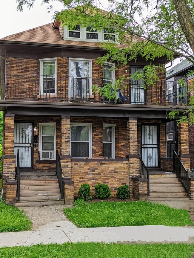 Building Photo - Blaine 5 Unit 883 Blaine