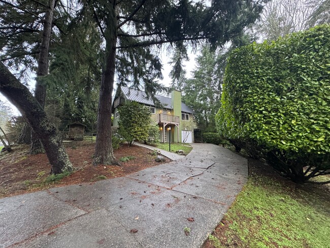 Photo - 11022 Palisades Ave SW