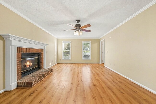 2 Hitching Rack Ct