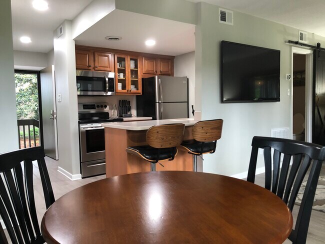 Photo - 115 Beulah Hill Rd S Unit 211