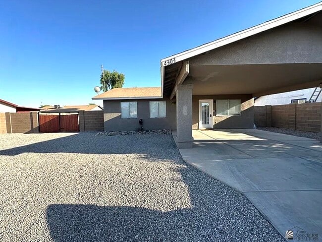 Building Photo - 4303 W 20th Pl