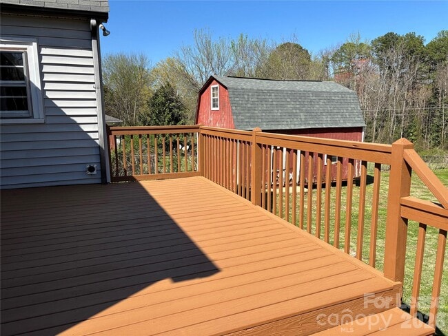 Photo - 194 Lawing St