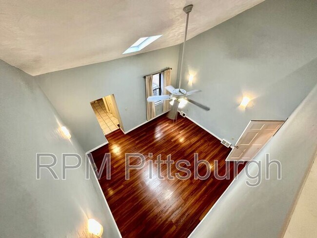 Photo - 2118 Sidney St