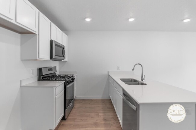 Photo - 3-Bed 2-Bath Townhome In Spanish Fork With Luxurious Amenities!