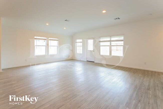 Photo - 6728 Beehive Dr