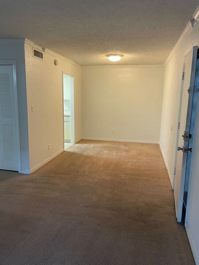 Building Photo - Ground Floor Two bedroom condo Unit 315-102