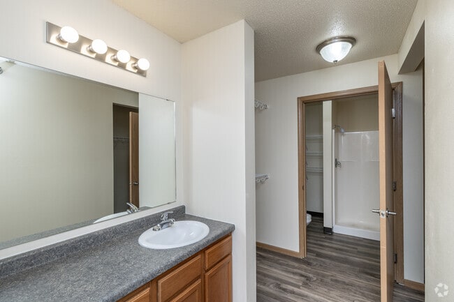 2BR, 2BA + Den - 1,068SF - Primary Bathroom