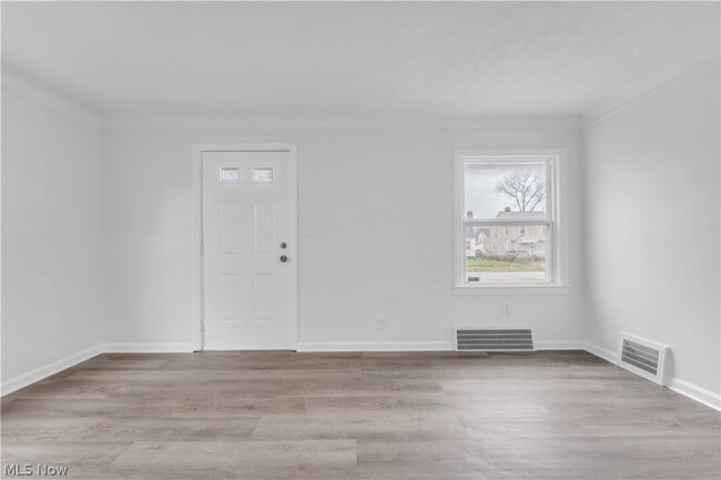 Photo - 1511 E 196th St