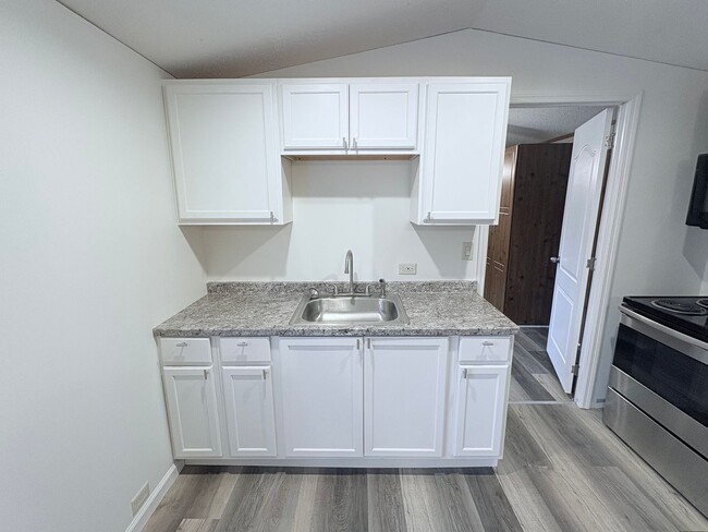 Photo - 930 Cedar Village Ln