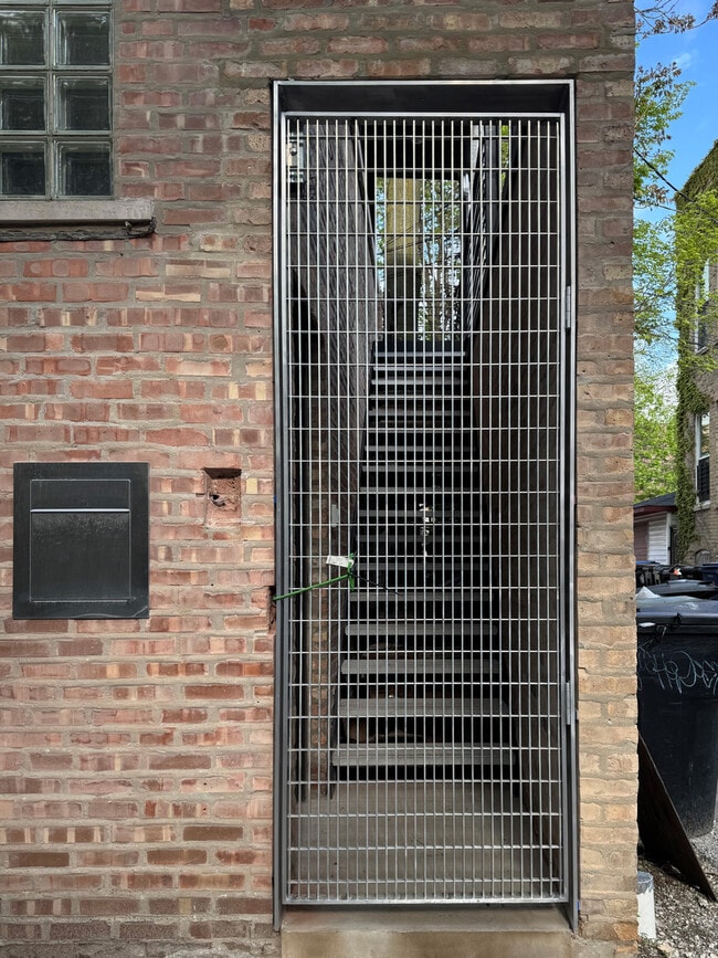 1317 N Leavitt St