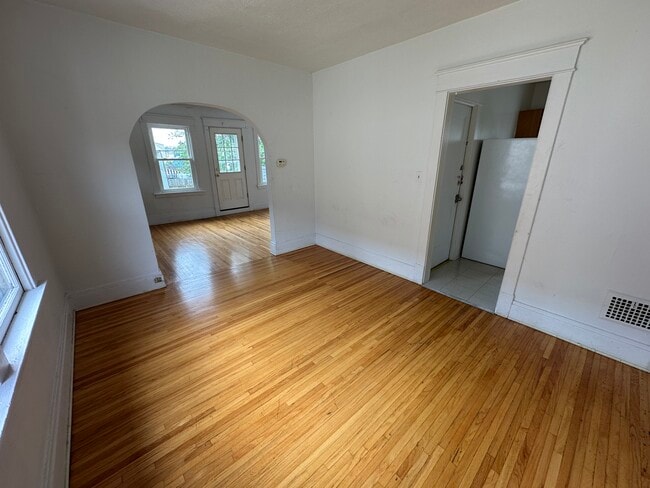 394 Taunton Pl Unit Upper Apartment