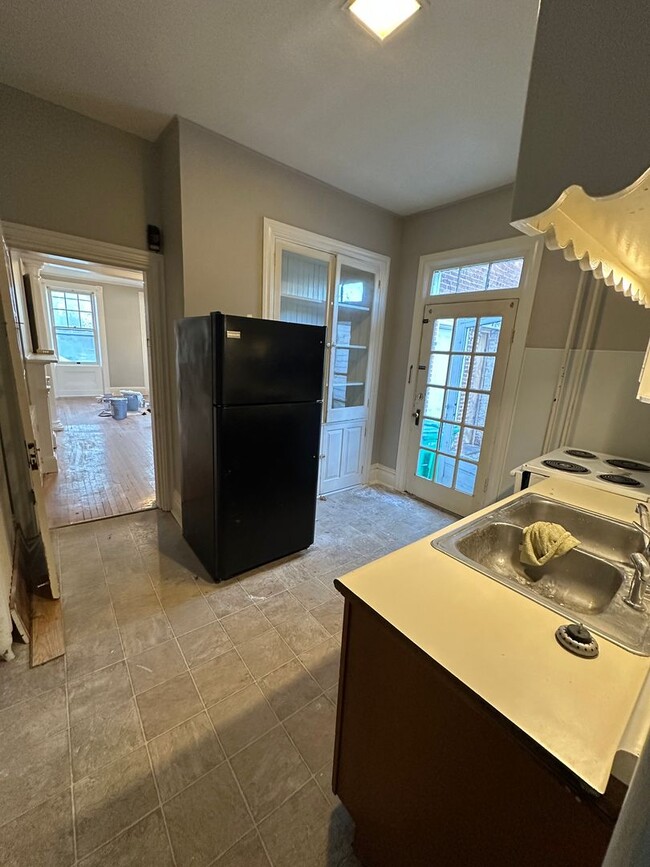 Photo - 114 S West St Unit Apt 1