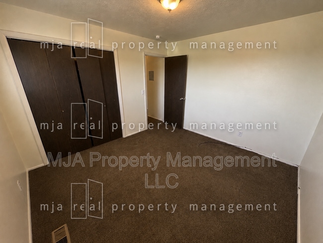 Building Photo - 1428 W 300 N Unit 07