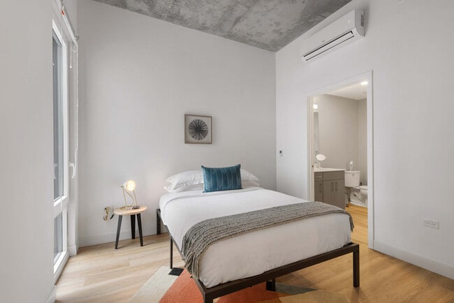 Photo - 853 W Blackhawk St Apartment Unit ID1243851P