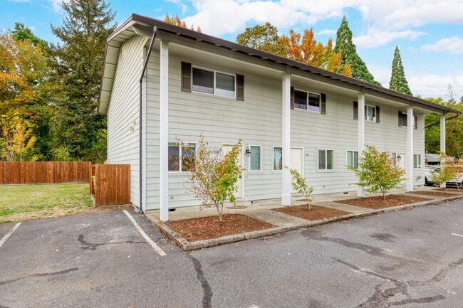 Photo - END UNIT!! 2 BEDROOM & 1 .5 BATH TOWNHOUSE