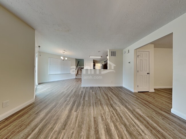 Photo - 3202 Meadoway Ct