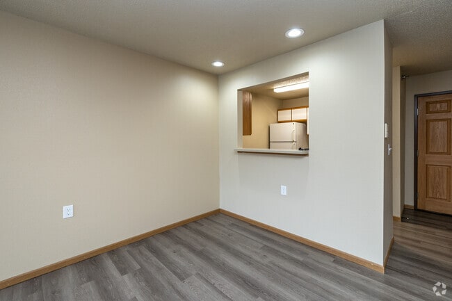 1BR, 1BA - 720SF - Dining Area